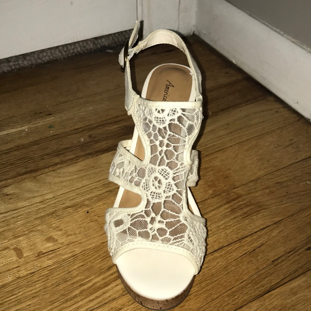 American Eagle Cream Lace Wedges - Picture 2 of 2